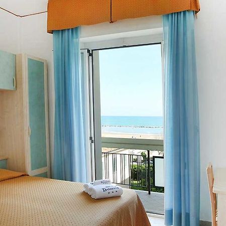 Hotel Dolores ริมินี ภายนอก รูปภาพ